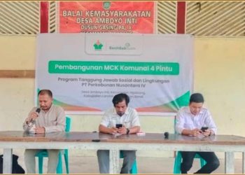 Desa Amboyo Inti Ngabang Terima Bantuan Pendirian Fasilitas MCK Komunal 4 Pintu dari PTPN IV Regional V