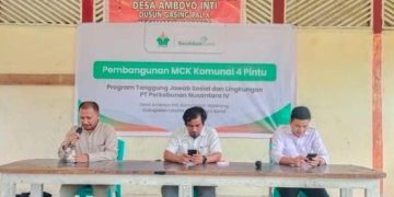 Desa Amboyo Inti Ngabang Terima Bantuan Pendirian Fasilitas MCK Komunal 4 Pintu dari PTPN IV Regional V