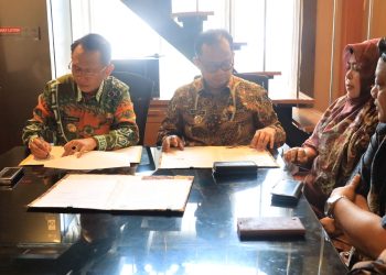 Pemkab Bekasi Serahkan Aset Wilayah Layanan Perumda Tirta Bhagasasi Pada Pemkot Bekasi