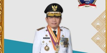 Photo Gubernur Propinsi Jambi . Bp. Haris