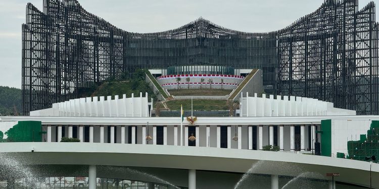 Hadir di IKN  Pj. Wali Kota Bekasi hadir rapat bersama Presiden