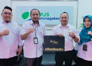 Ketua Persatuan Wartawan Indonesia (PWI) Bekasi Raya, Ade Muksin, didampingi oleh Sekretaris, Michael LL Lengkong, melakukan audiensi dengan Kepala Kantor Cabang BPJS Ketenagakerjaan Kota Bekasi