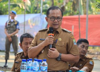 Pj. Wali Kota Bekasi Cek Lokasi Pembangunan Fasilitas Lapangan Serbaguna untuk Warga