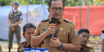 Pj. Wali Kota Bekasi Cek Lokasi Pembangunan Fasilitas Lapangan Serbaguna untuk Warga