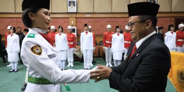 Pj. Wali Kota Bekasi Kukuhkan Paskibraka Tingkat Kota Bekasi Tahun 2024