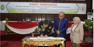 Bupati Bungo H.Mashuri.SP.ME Menghadiri rapat paripurna dng Agenda penandatanganan nota Kesepakatan KUA dan PPAS Tahun Anggaran 2025