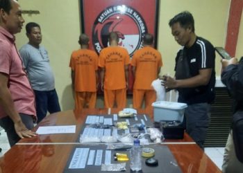 Tiga Pengedar Sabu Ditangkap Satnarkoba Polres Tasik Kota, Dengan Barang Bukti Hampir Setengah Kilogram 04/9/2024