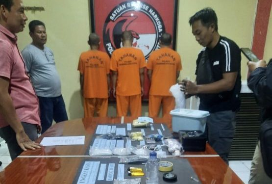 Tiga Pengedar Sabu Ditangkap Satnarkoba Polres Tasik Kota, Dengan Barang Bukti Hampir Setengah Kilogram 04/9/2024