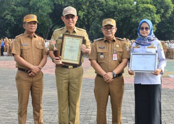 Apel Pagi Pemkot Bekasi Dirangkai Penyerahan Penghargaan Apresiasi Kinerja Pejabat Kepala Daerah Tahun 2024 Dan Penghargaan Lainnya