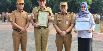 Apel Pagi Pemkot Bekasi Dirangkai Penyerahan Penghargaan Apresiasi Kinerja Pejabat Kepala Daerah Tahun 2024 Dan Penghargaan Lainnya