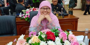 ANI RUKMINI ANGGOTA DPRD KABUPATEN BEKASI DUKUNG PEMKAB MELUNCURKAN BUS TRANSWIBAWAMUKTI