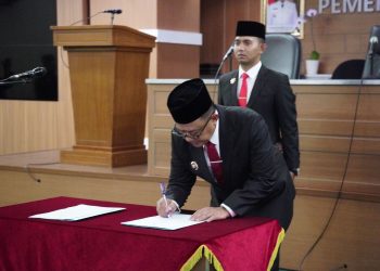 Pj. Wali Kota Bekasi Gani Muhamad Lantik Pejabat Eselon II dan III: “Bekerjalah Seperti Akar Pohon, Berkontribusi Besar Meski Tidak Dipandang Mata”