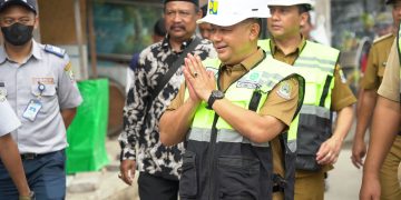 Pj. Wali Kota Bekasi Kunjungi Wilayah Kecamatan Medan Satria, Pantau Sejumlah Pembangunan dan Pemberian Bantuan