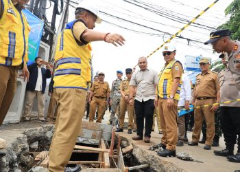 Pj. Wali Kota Bekasi Tinjau Proses Perbaikan/Peningkatan Drainase Serta Crossing Jalan di Wilayah Jatisampurna dan Jatiasih