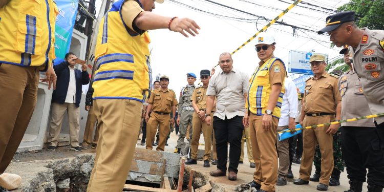 Pj. Wali Kota Bekasi Tinjau Proses Perbaikan/Peningkatan Drainase Serta Crossing Jalan di Wilayah Jatisampurna dan Jatiasih