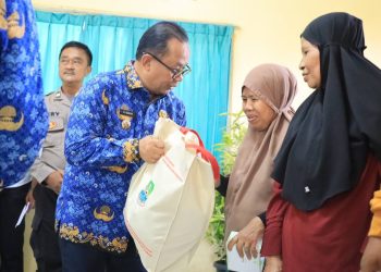Pj. Wali Kota Bekasi Melalui Dinas Ketapang Salurkan Bantuan Cadangan Pangan Pemerintah Daerah