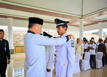 Bupati Dendi Ramadhona Lantik Tiga Penjabat Kepala Desa