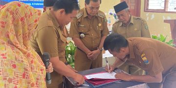 Penandatangan Berita Acara Serah Terima Jabatan Kepala Sekolah SMA Negeri 8 Bungo; Langkah Menuju Pendidikan Yang Berkualitas,