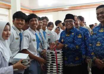 Pj. Gubernur Lampung Tinjau Program Makan Bergizi Gratis, Dukung Kesehatan dan Prestasi Siswa