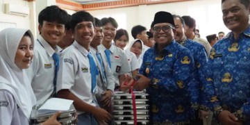 Pj. Gubernur Lampung Tinjau Program Makan Bergizi Gratis, Dukung Kesehatan dan Prestasi Siswa
