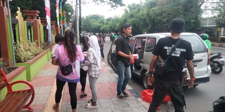 PWI Bekasi Raya, Pokja Pemkot Bekasi, dan PWI Peduli Bekasi Raya Bagikan Takjil Gratis dan Gelar Buka Bersama