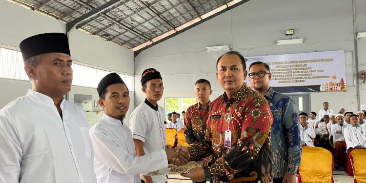 Penyerahan Remisi Khusus dan Pengurangan Masa Pidana Hari Suci Nyepi Tahun Baru Saka 1947 dan Hari Raya Idul Fitri 1446 H di Lapas Narkotika Kelas IIA Bandar Lampung