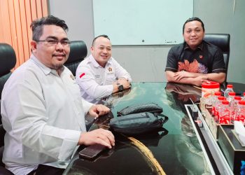 Ketua Persatuan Wartawan Indonesia (PWI) Bekasi Raya, Ade Muksin didampingi Sekretaris Michael L.L.Lengkong audiensi wadengan Kepala Satuan Reserse Kriminal (Kasat Reskrim) Polres Metro Bekasi Kota