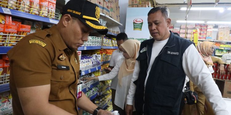 Pantau Harga Sembako, Wali Kota Telusuri Pasar Jatiasih dan Pasar Ritel Modern Naga Pekayon