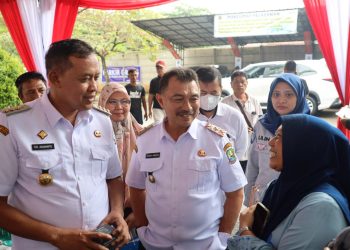 Wali Kota Bekasi Tri Adhianto dan Wawali Harris Bobihoe Datang Bareng Tinjau Program Pemutihan Pajak Kendaraan