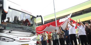 Wali Kota Tri Adhianto Dan Wawali Harris Bobihoe Berangkatkan Peserta Mudik Gratis