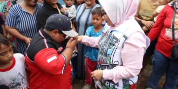 Istri Wali Kota Bekasi, Wiwiek Hargono Ajak Para Anak Anak Hutan Bambu Untuk Aktif Sekolah Lagi