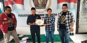 51 Anggota PWI Bekasi Raya Terima KTA dan Sertifikat OKK Angkatan 25