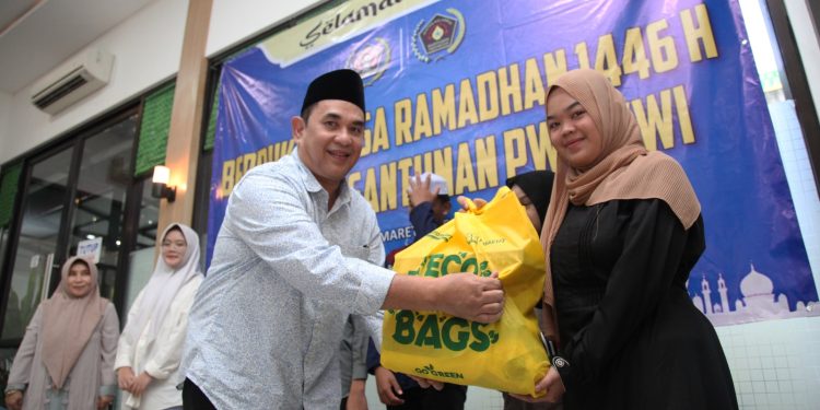 PWI Pusat dan IKWI Gelar Buka Puasa dan Santunan untuk Yatim Piatu