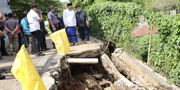 Akses Jalan Terputus Akibat Longsor, Wali Kota Bekasi Pastikan Perbaikan Segera Dilakukan