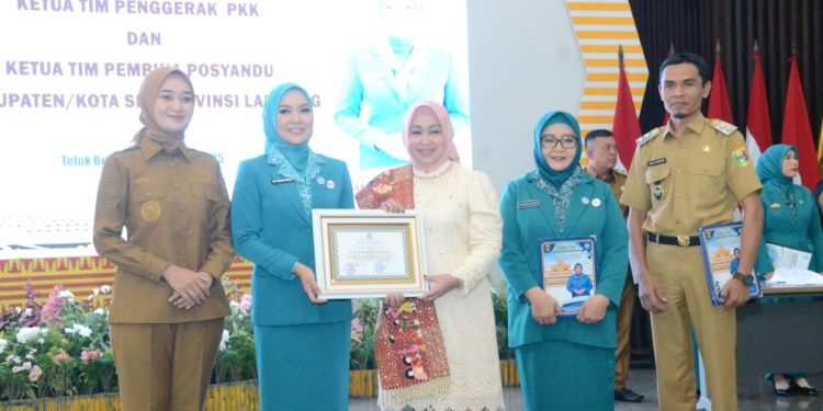 KETUA TP PKK SEKALIGUS KETUA TIM PEMBINA POSYANDU KABUPATEN TANGGAMUS RESMI DILANTIK