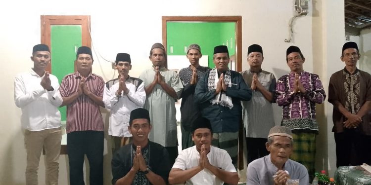 Pengurus Musolah Al-Ikhlas Dusun Menanti Kasih Desa Bernung Adakan Halal Bi Halal