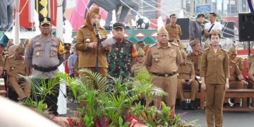 Wali Kota Eva Dwiana Pimpin Apel Siaga Satgas Idulfitri 1446 H di Tugu Adipura