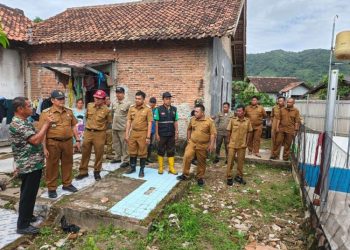 Pemkot Bandar Lampung Tertibkan 10 Bangunan Semipermanen di Atas Sungai