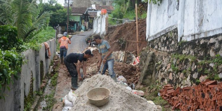 Pemkot Kembali Perbaiki Sistem Drainase di Kecamatan Sukabumi