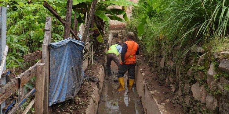 Wali Kota Bandar Lampung Instruksikan Dinas PU Bersihkan Material Bekas Terdampak Banjir