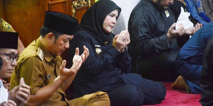 Awali Safari Ramadan, Wali Kota Eva Dwiana Kunjungi Masjid At Tajriyah Rajabasa