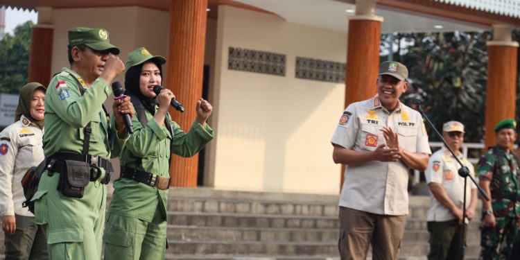 Hadiri Apel Gabungan Satpol PP dan Linmas, Tri Adhianto Tegaskan Komitmen Penataan Kota dan Ketertiban Umum