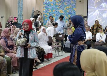 Hadiri Musda Dekranasda Se-Jawa Barat, Ketua Dekranasda Kota Bekasi Kenakan Pakaian Hasil Produk Kerajinan Kota Bekasi