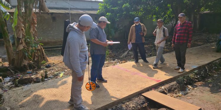 Kolaborasi DLH dengan OPD dalam Monev Pengecekan Fisik Bantuan Sosial di Kecamatan Bantargebang