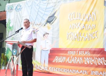 Wali Kota Bekasi Tri Adhianto Hadiri Acara Kelulusan Siswa Kelas XII SMAN 1 Bekasi