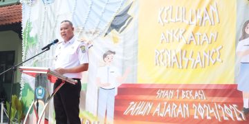 Wali Kota Bekasi Tri Adhianto Hadiri Acara Kelulusan Siswa Kelas XII SMAN 1 Bekasi