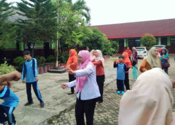 Keseruan Kadisdikbud Senam Bersama Siswa SDB Bandar Lampung