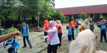 Keseruan Kadisdikbud Senam Bersama Siswa SDB Bandar Lampung