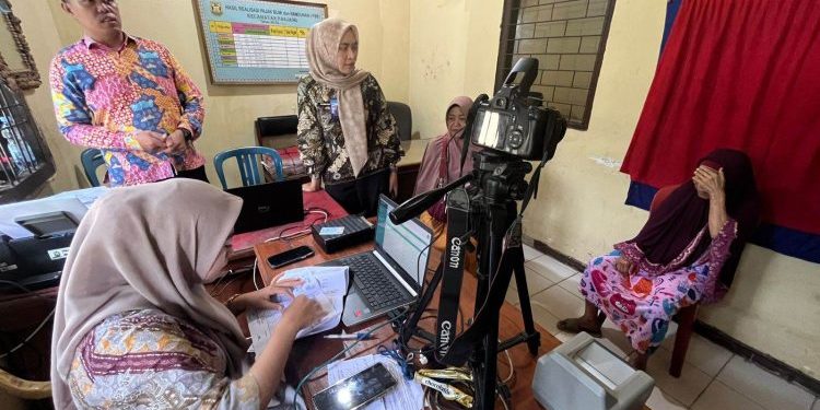 Pemkot Bandar Lampung Salurkan Dokumen Kependudukan untuk Korban Banjir
