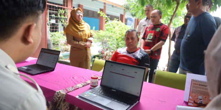 Merespons Keluhan Orang Tua Siswa, Wali Kota Bekasi Tinjau Langsung Pelaksanaan Pra-Pendaftaran SPMB 2025 di SMPN 4 dan SMPN 54 Kota Bekasi